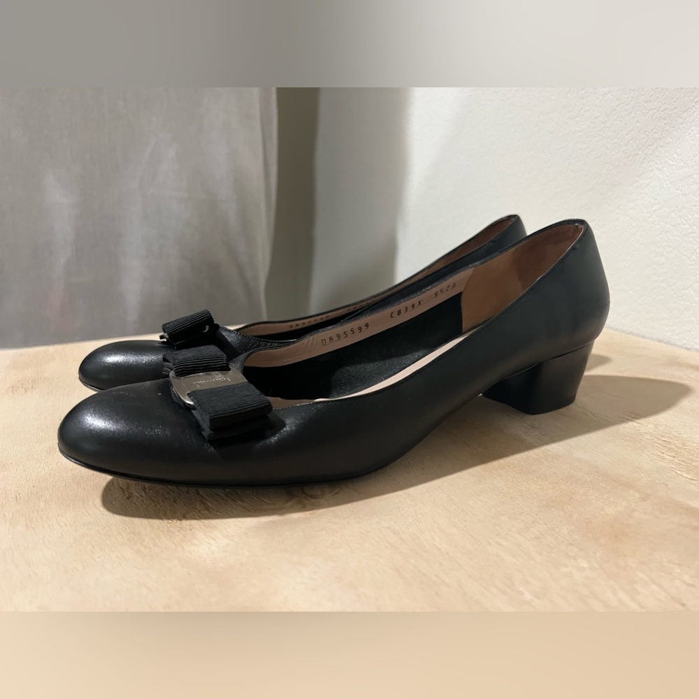 Salvatore Ferragamo Black Leather Vara Pump